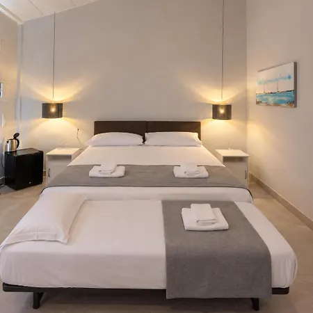 Xabina Hotel 3*